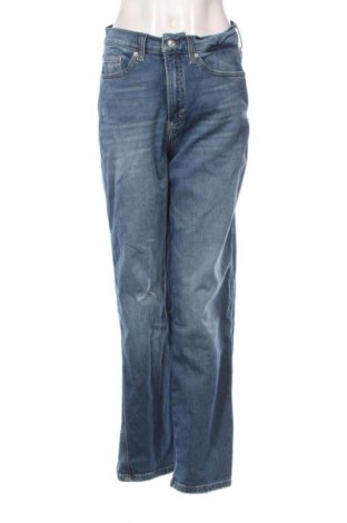 Дамски дънки Tommy Jeans, Размер M, Цвят Син, Цена 75,99 лв.
