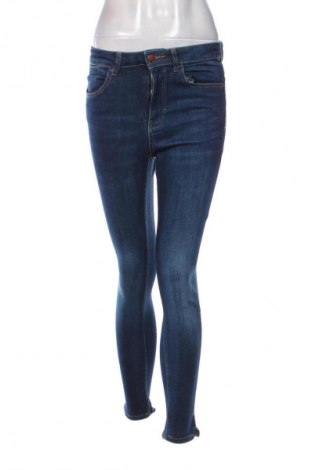 Damskie jeansy Zara, Rozmiar M, Kolor Niebieski, Cena 62,02 zł