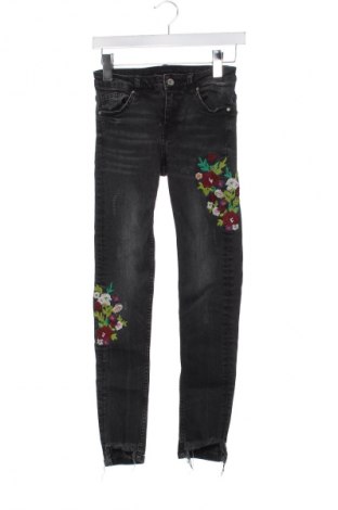 Dámske džínsy  Zara Trafaluc, Veľkosť XS, Farba Čierna, Cena  13,81 €