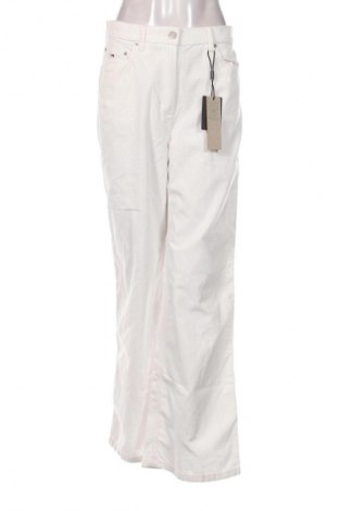 Γυναικείο κοτλέ παντελόνι Tommy Jeans, Μέγεθος L, Χρώμα Λευκό, Τιμή 25,99 €