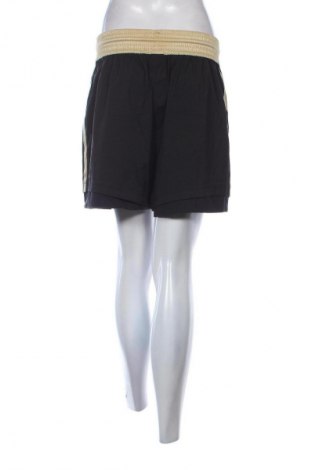 Pantaloni scurți de femei Adidas, Mărime L, Culoare Negru, Preț 115,99 Lei