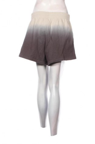 Damskie szorty Adidas, Rozmiar L, Kolor Kolorowy, Cena 252,99 zł