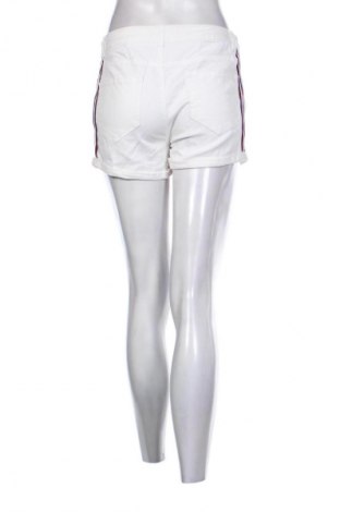 Damen Shorts Amisu, Größe S, Farbe Weiß, Preis 9,72 €