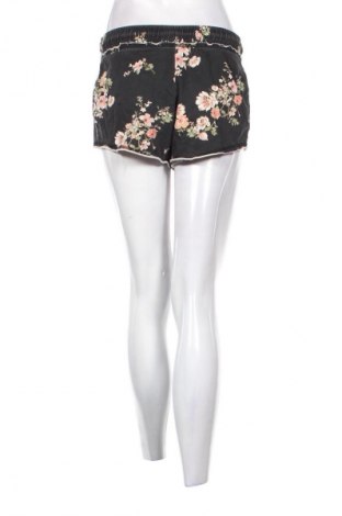 Dámske kraťasy  Bershka, Veľkosť M, Farba Viacfarebná, Cena  18,47 €