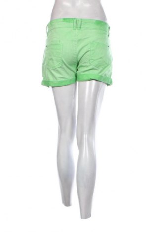 Damen Shorts Clockhouse, Größe L, Farbe Grün, Preis 12,99 €