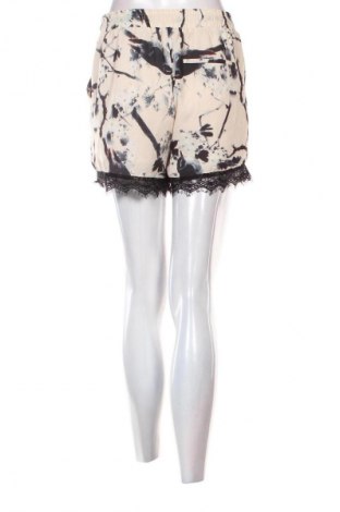 Damskie szorty ONLY, Rozmiar M, Kolor Kolorowy, Cena 58,99 zł