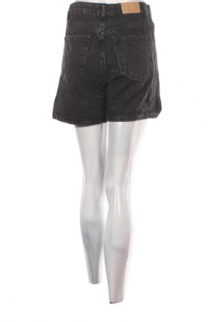 Pantaloni scurți de femei Zara, Mărime S, Culoare Negru, Preț 54,99 Lei