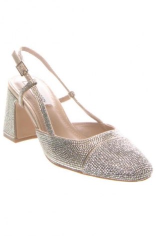 Obuwie damskie Iggy Azalea Steve Madden, Rozmiar 37, Kolor Srebrzysty, Cena 203,99 zł
