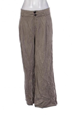 Damenhose Bershka, Größe L, Farbe Grau, Preis € 14,77