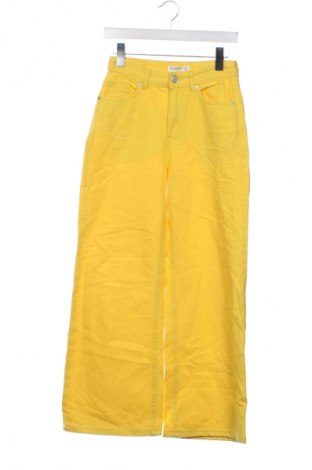 Damskie spodnie Pull&Bear, Rozmiar XS, Kolor Żółty, Cena 95,99 zł