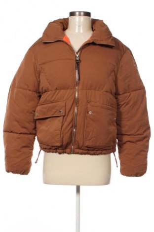 Дамско яке Bershka, Размер S, Цвят Кафяв, Цена 58,99 лв.