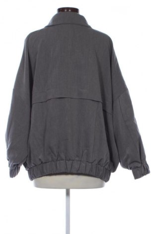 Дамско яке Pull&Bear, Размер S, Цвят Сив, Цена 77,99 лв.
