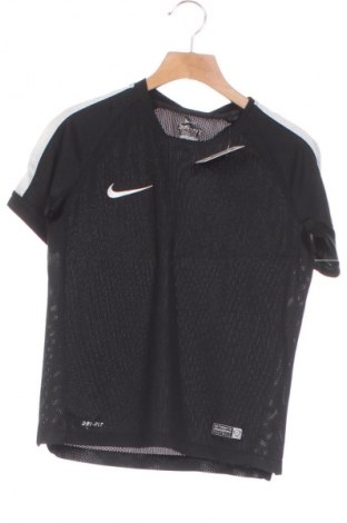 Dětské tričko  Nike, Velikost 7-8y/ 128-134 cm, Barva Černá, Cena  370,00 Kč