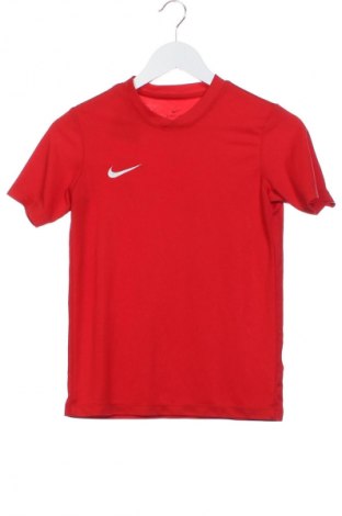Dětské tričko  Nike, Velikost 10-11y/ 146-152 cm, Barva Červená, Cena  316,00 Kč