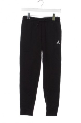 Dětské tepláky Air Jordan Nike, Velikost 12-13y/ 158-164 cm, Barva Černá, Cena  1 429,00 Kč