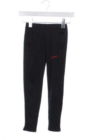 Dětské tepláky Nike, Velikost 5-6y/ 116-122 cm, Barva Černá, Cena  549,00 Kč