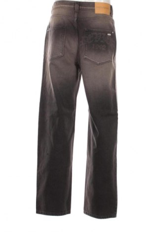 Herren Jeans Review, Größe M, Farbe Grau, Preis € 75,99
