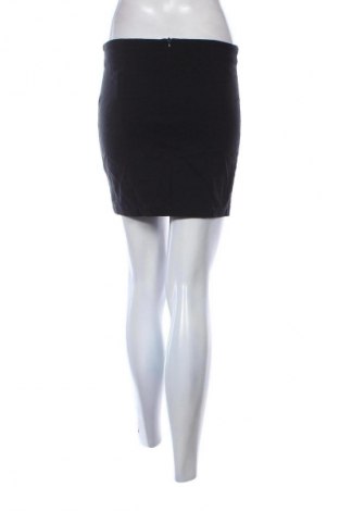 Rock Bershka, Größe M, Farbe Schwarz, Preis 13,99 €