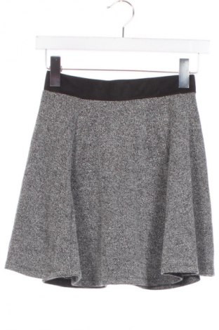 Пола H&M Divided, Размер XS, Цвят Сив, Цена 19,99 лв.