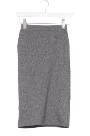 Пола H&M Divided, Размер XS, Цвят Сив, Цена 13,99 лв.