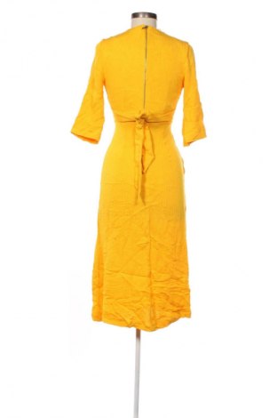 Рокля Closet London, Размер M, Цвят Жълт, Цена 82,99 лв.