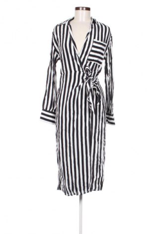 Kleid Defacto, Größe M, Farbe Mehrfarbig, Preis 23,53 €