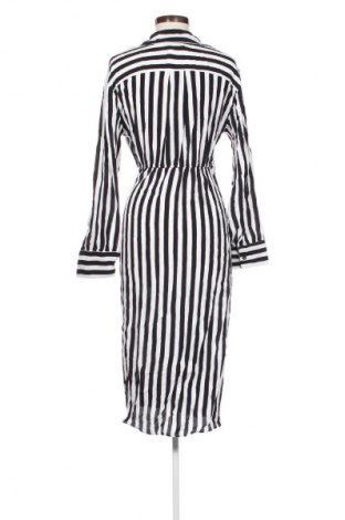 Kleid Defacto, Größe M, Farbe Mehrfarbig, Preis 23,53 €