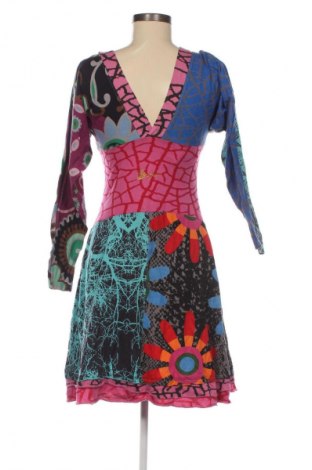 Рокля Desigual, Размер M, Цвят Многоцветен, Цена 82,00 лв.