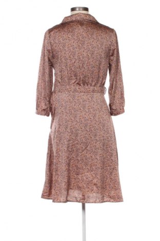 Рокля H&M, Размер M, Цвят Многоцветен, Цена 29,99 лв.
