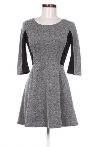 Kleid H&M Divided, Größe S, Farbe Mehrfarbig, Preis € 9,99
