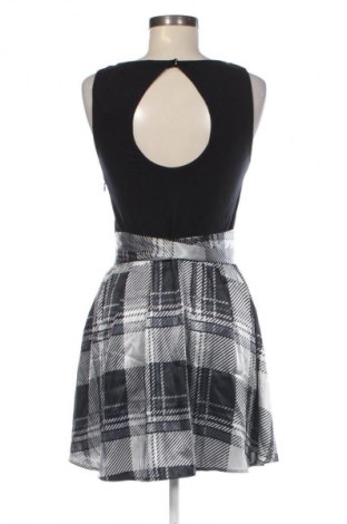 Φόρεμα Sisters Point, Μέγεθος M, Χρώμα Πολύχρωμο, Τιμή 15,99 €