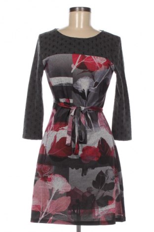 Kleid Smash, Größe M, Farbe Mehrfarbig, Preis € 15,00
