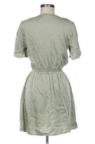 Kleid Stradivarius, Größe M, Farbe Grün, Preis € 14,91