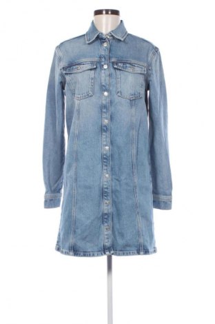 Рокля Tommy Jeans, Размер S, Цвят Син, Цена 234,99 лв.