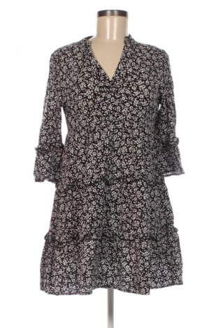Рокля Vero Moda, Размер S, Цвят Многоцветен, Цена 45,99 лв.