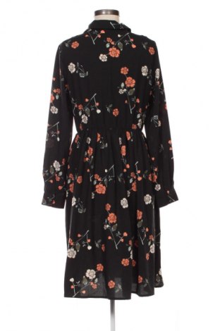 Рокля Vero Moda, Размер M, Цвят Многоцветен, Цена 27,99 лв.