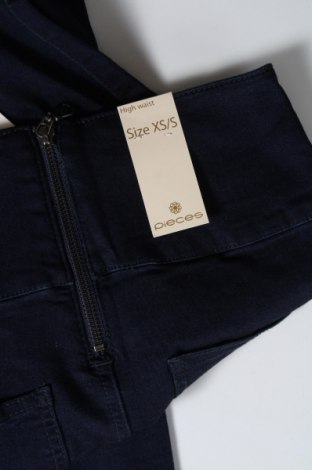 Дамски панталон Pieces, Размер XS, Цвят Син, Цена 27,65 лв.