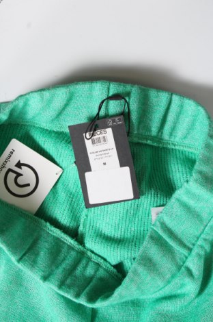 Дамски къс панталон Pieces, Размер M, Цвят Зелен, Цена 48,00 лв.