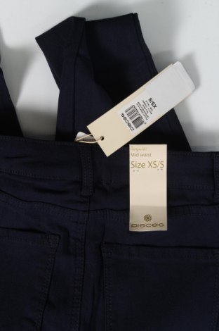 Дамски панталон Pieces, Размер XS, Цвят Син, Цена 25,20 лв.