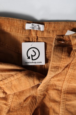 Pantaloni scurți de femei Bershka, Mărime M, Culoare Bej, Preț 62,50 Lei