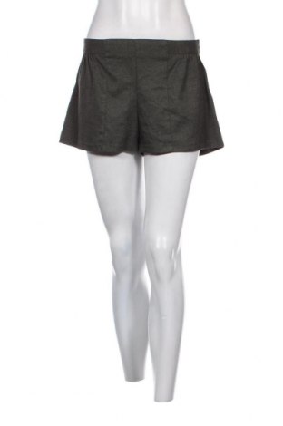 Дамски къс панталон Suite Blanco, Размер M, Цвят Зелен, Цена 6,00 лв.