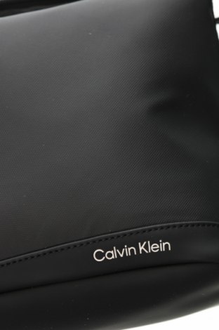 Чанта Calvin Klein, Цвят Черен, Цена 81,99 лв.