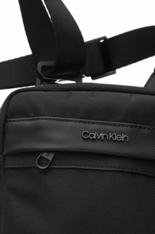 Чанта Calvin Klein, Цвят Черен, Цена 57,29 лв.