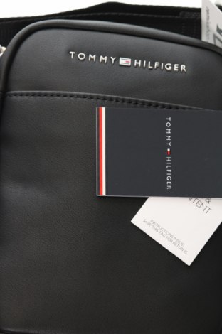 Táska Tommy Hilfiger, Szín Fekete, Ár 53 149 Ft