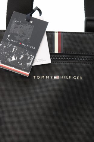 Чанта Tommy Hilfiger, Цвят Черен, Цена 115,99 лв.