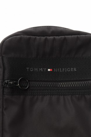 Чанта Tommy Hilfiger, Цвят Черен, Цена 80,49 лв.