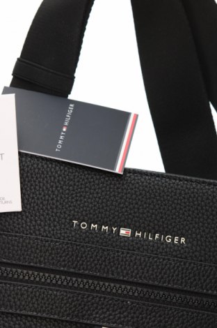 Táska Tommy Hilfiger, Szín Fekete, Ár 29 349 Ft