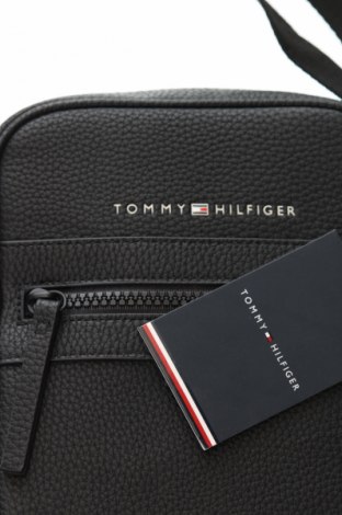 Чанта Tommy Hilfiger, Цвят Син, Цена 165,29 лв.