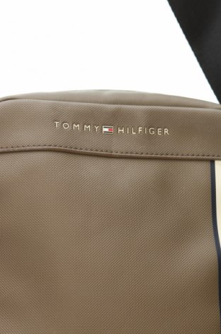 Чанта Tommy Hilfiger, Цвят Кафяв, Цена 84,99 лв.