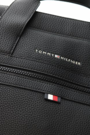 Чанта за лаптоп Tommy Hilfiger, Цвят Черен, Цена 136,29 лв.